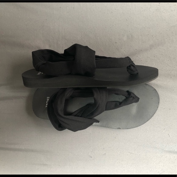 Sandles - Picture 2 of 3